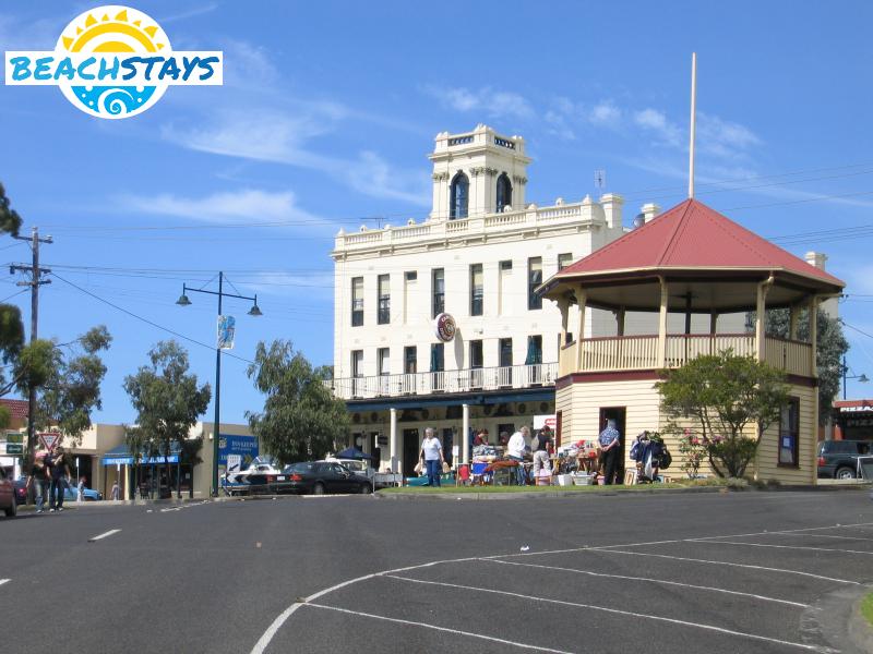 Grand Hotel and rotunda, Newcombe Street