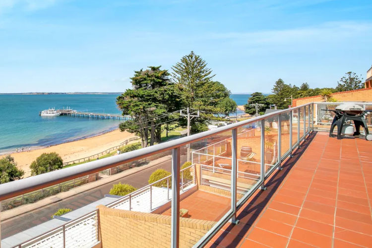 Beachfront Penthouse, Cowes