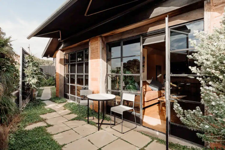 Poets Corner Cottage, Surf Beach