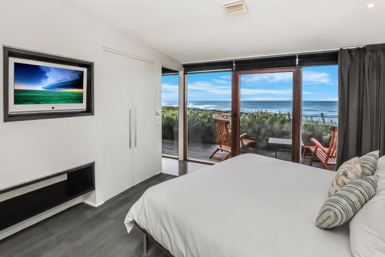 Hearns Beachside Villa 1, Port Fairy